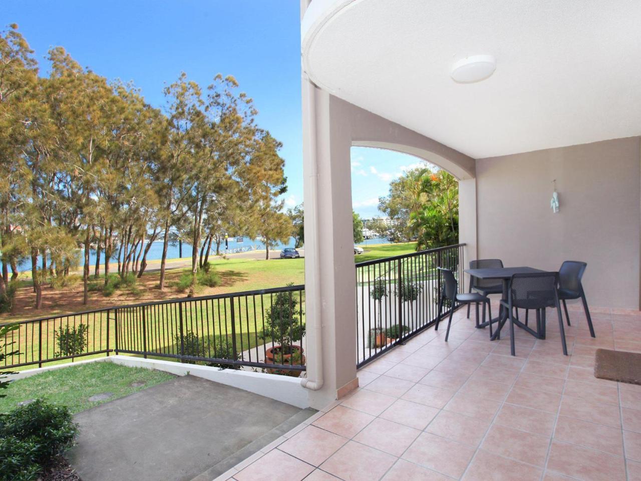 2 bedroom Apt on Parkyn Parade with pool and Air conditioning — 4-Star Luxury Hotel in Mooloolaba, Australia
