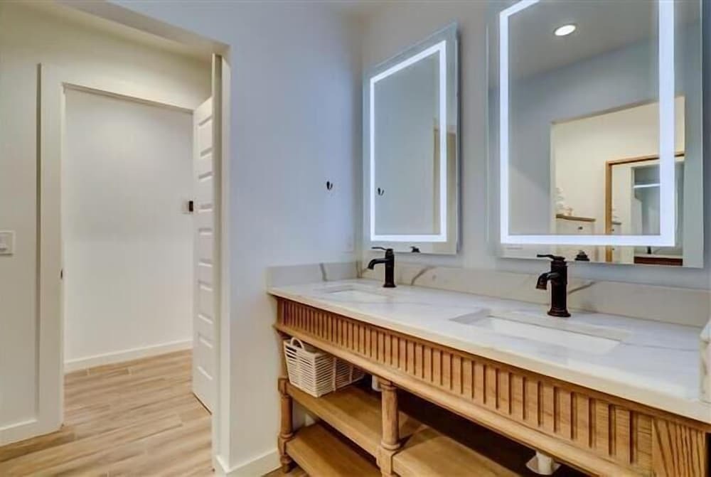 33 S. Sea Pines Drive at the Sea Pines Resort - featured photo