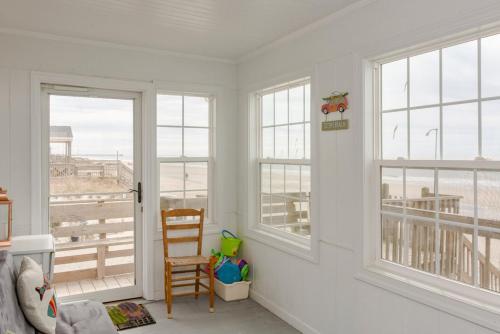 The Beach Fact Oar by Oak Island Accommodations - photo 4