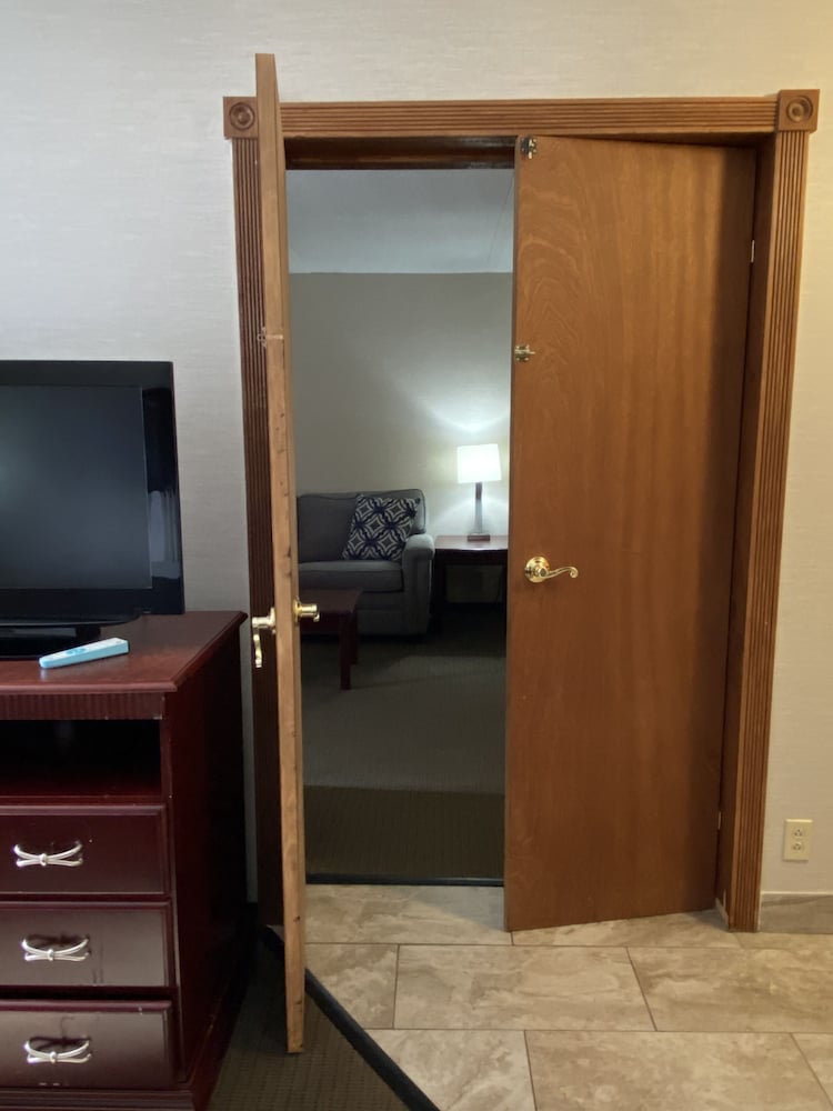 Clarion Inn & Suites Grand Rapids Airport - photo 52