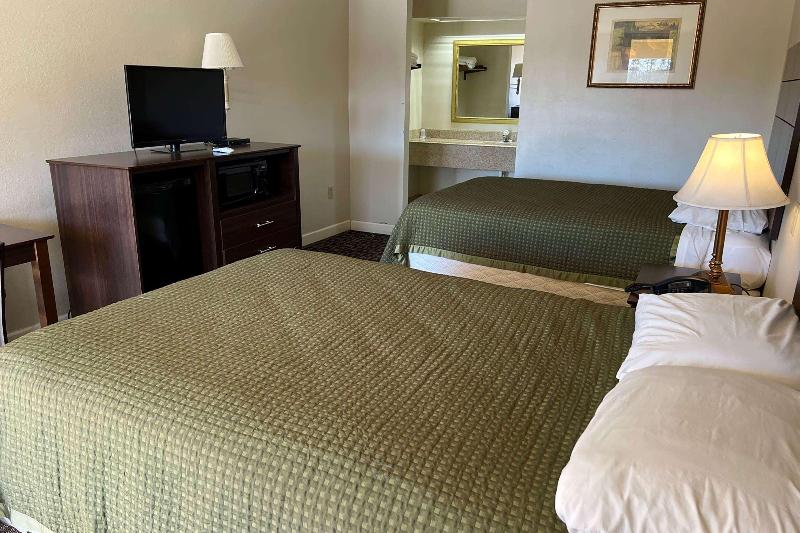Days Inn & Suites by Wyndham Brewton - photo 18