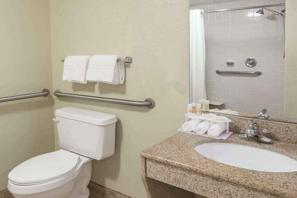 Days Inn by Wyndham Selma - photo 11