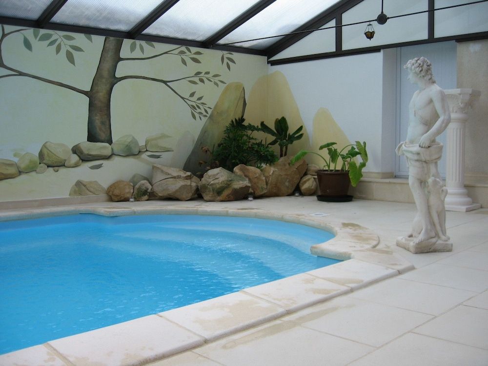 Le Vieux Donjon - carbon neutral hotel in Montargis