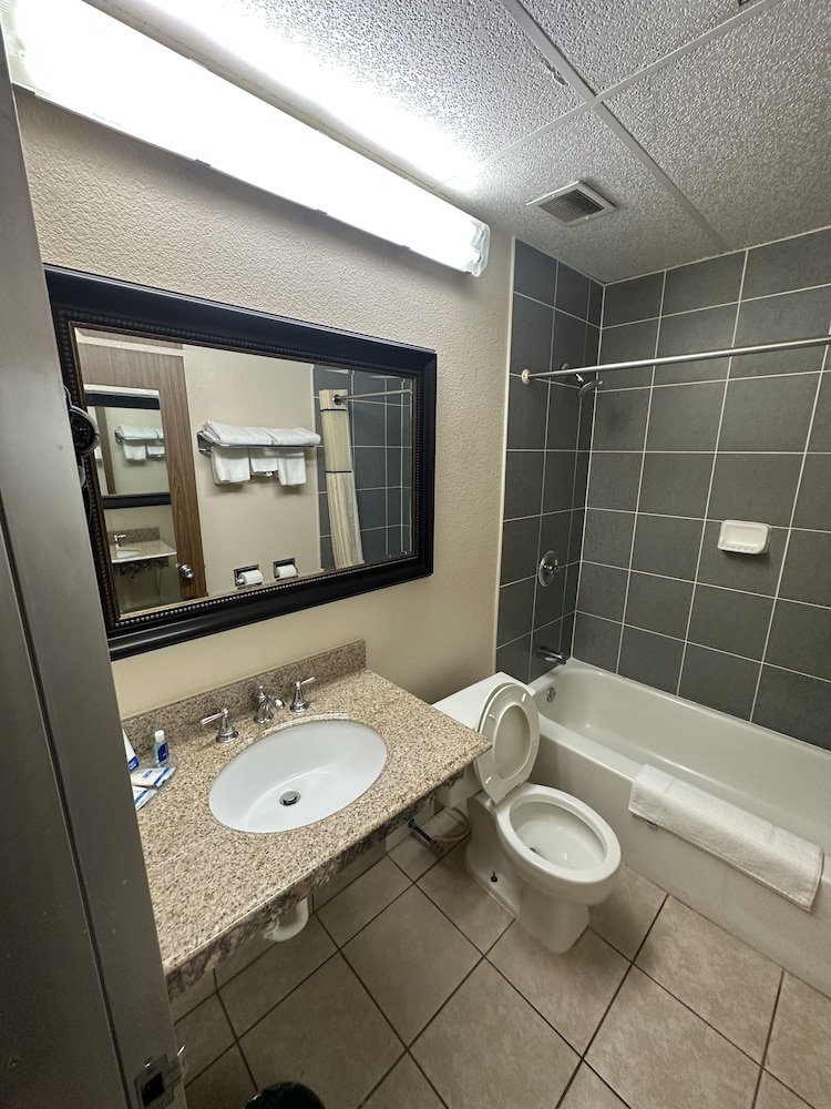 Rodeway Inn Zanesville OH - photo 11