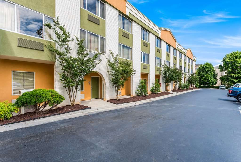 Quality Inn Huntersville near Lake Norman - photo 6