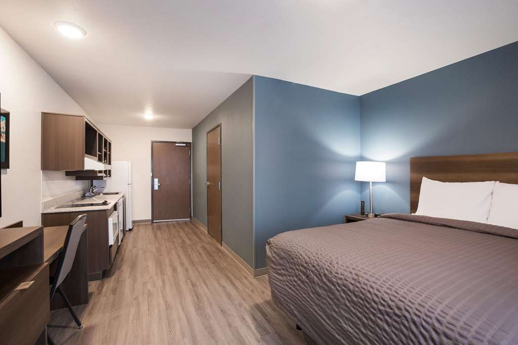 WoodSpring Suites Detroit Madison Heights - photo 11