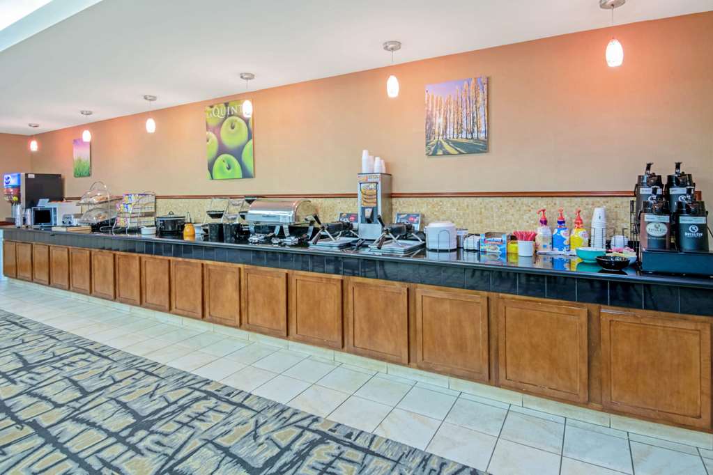 La Quinta Inn & Suites by Wyndham Lawton Fort Sill - photo 38