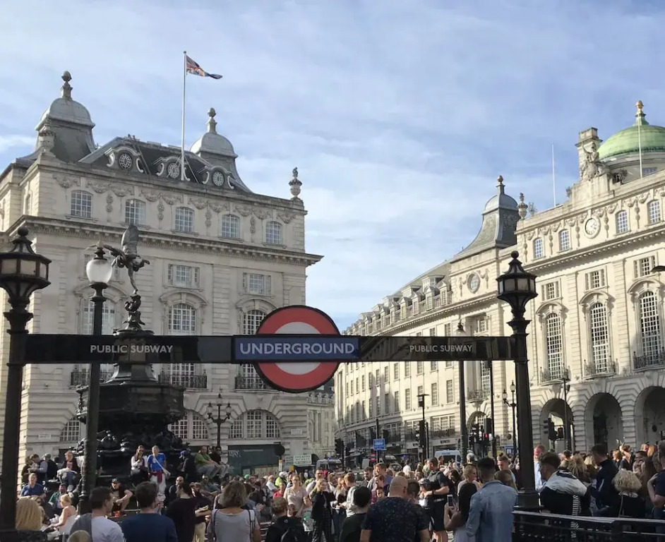Piccadilly Circus Studios - carbon neutral hotel in London