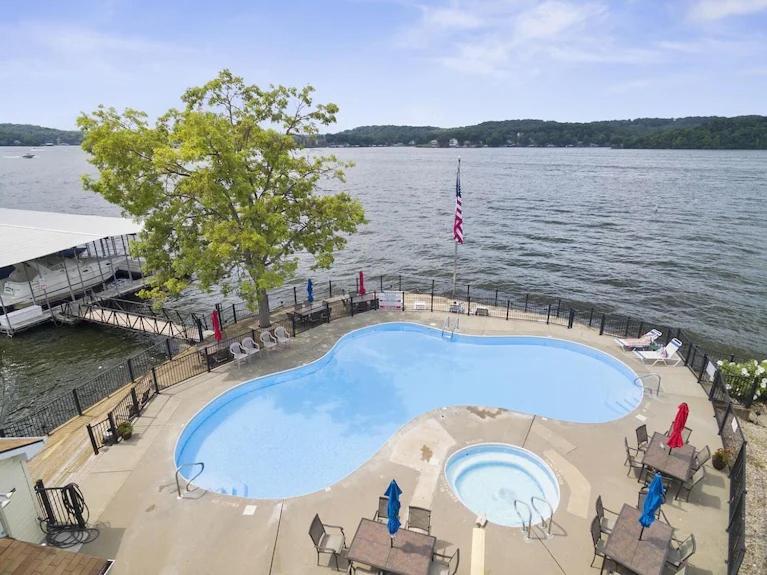 LakeView Bliss With Boat Slip — 4-Star Luxury Hotel in Lake Ozark, United States
