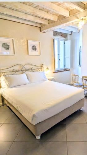 Casal del Pigno Contry House with Pool — 4-Star Luxury Hotel in Peschiera Del Garda, Italy