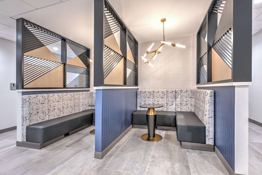 Hampton Inn & Suites by Hilton Shenandoah The Woodlands - photo 32