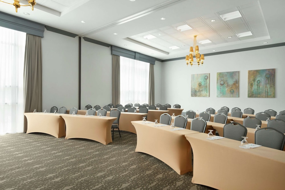 Embassy Suites by Hilton Charlotte Ayrsley - photo 46