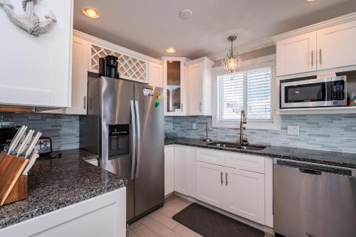 Just Beachy by Oak Island Accommodations - photo 48