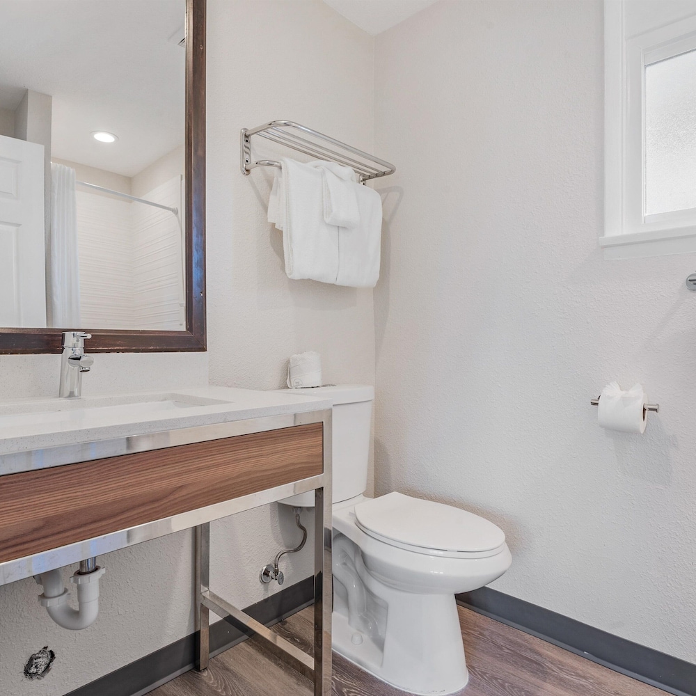 Pacific Shores Inn - photo 51