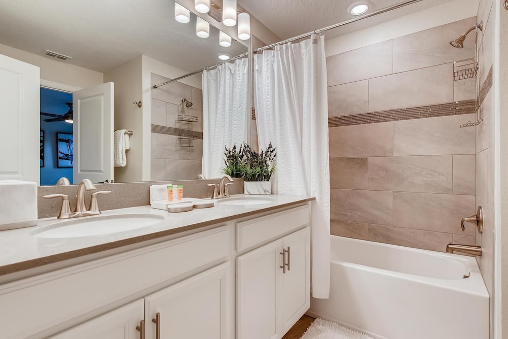 4802 LL Dream Getaway Luxury Townhome w Pool - photo 32