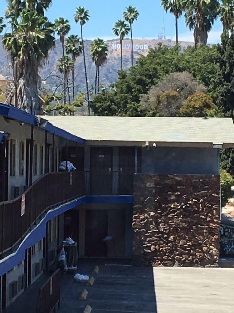 Hollywood Palms Inn and Suites - photo 86