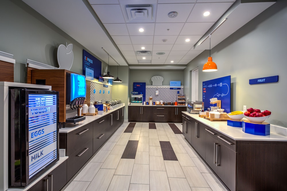 Holiday Inn Express & Suites Reedsville State Coll Area by IHG - photo 18