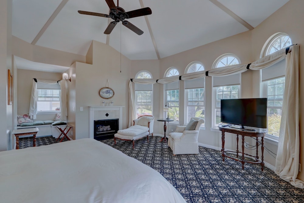 Pelican Cove Inn - photo 71