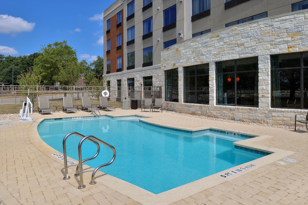 Holiday Inn Express & Suites Austin South by IHG - photo 36