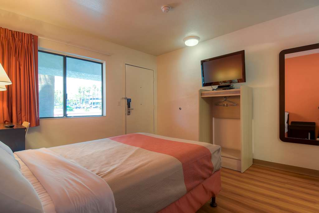 Motel 6 Palm Springs CA Downtown - photo 9
