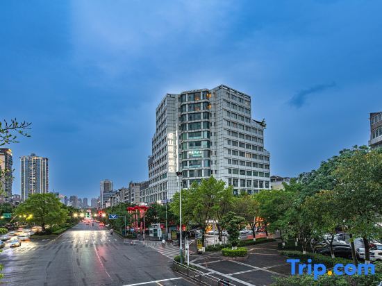 Rezen Mingshan Hotel Luzhou High speed Railway Station Southwest Trade Mall in Luzhou, People's Republic of China