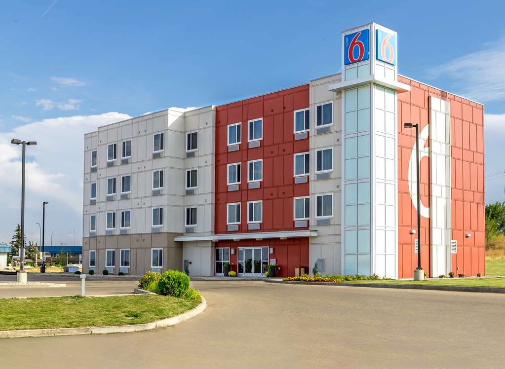 Motel 6 Swift Current SK in Swift Current, Canada