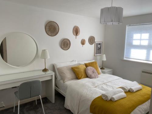 Marine Viewing 2 bedrooms flat — 4-Star Luxury Hotel in Manchester, United Kingdom