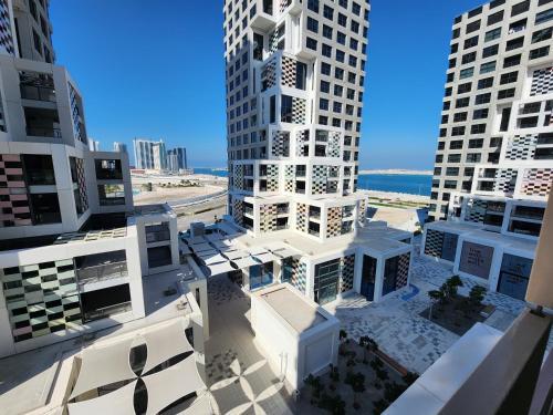 Harf 502 Luxurious Large Studio — 4-Star Luxury Hotel in Abu Dhabi, United Arab Emirates