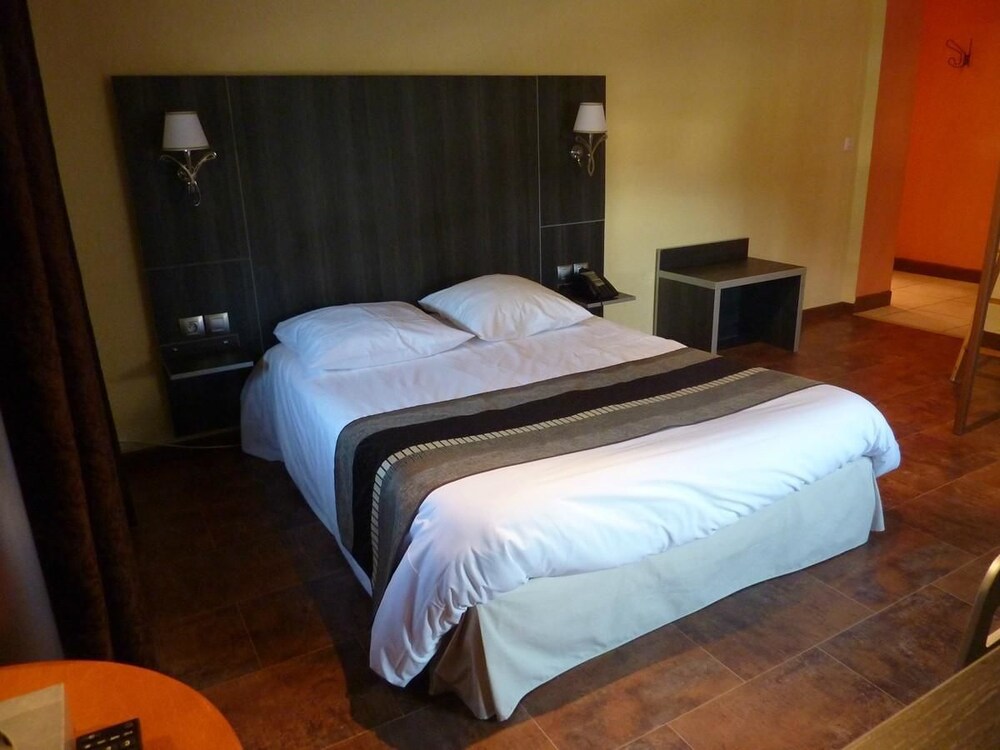 Hôtel les Ailes — hotel in Challes-Les-Eaux