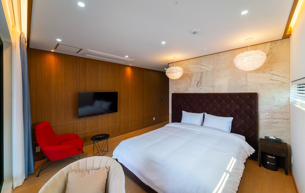 Blue Mango Pool Villa & Resort in Yeosu, South Korea