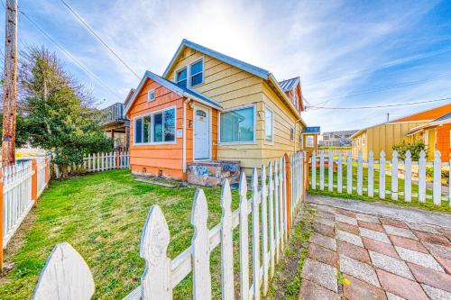 Starfish & Dolphin Combo — 4-Star Luxury Hotel in Rockaway Beach, United States