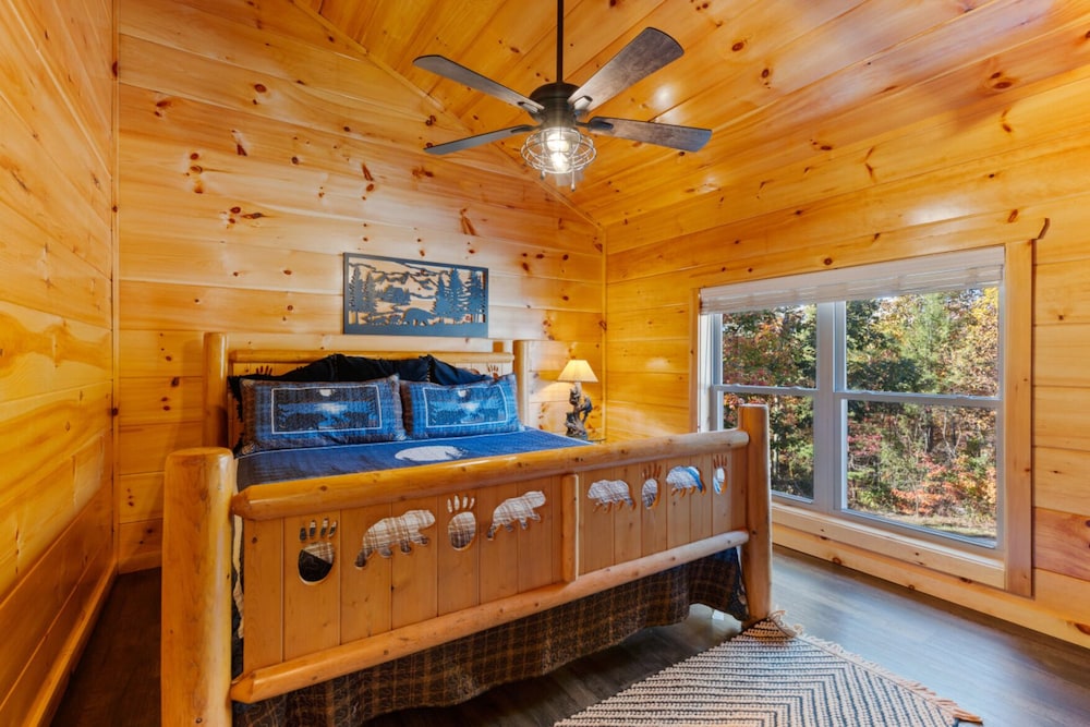 The Great Escape By Ghosal Luxury Lodging — 4-Star Luxury Hotel in Sevierville, United States