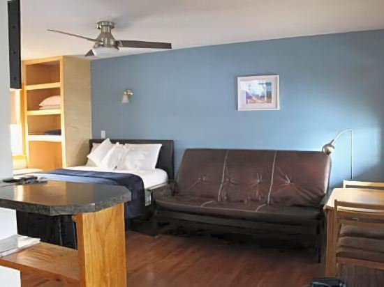 Lakes Inn - photo 17