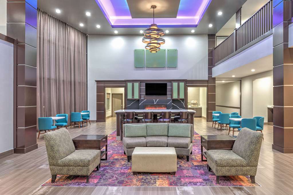La Quinta Inn & Suites by Wyndham Tyler University Area - photo 9