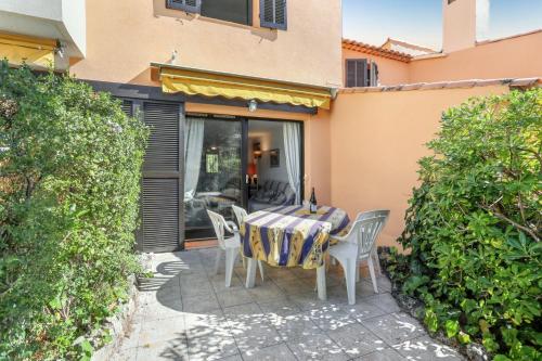 House With 2 Bedrooms in Saint raphaël With Pool Access and Enclosed Garden 500 m From the Beach — 4-Star Luxury Hotel in Saint-Raphael, France