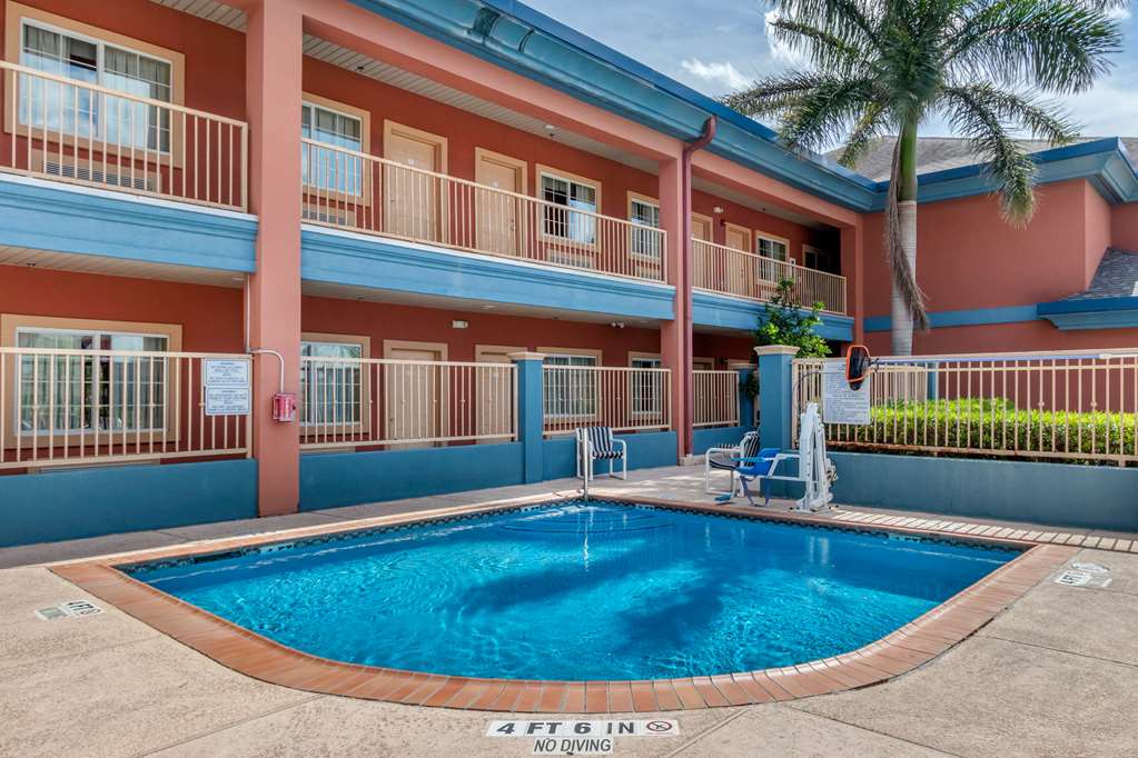 Quality Inn & Suites at The Outlets Mercedes Weslaco - photo 36