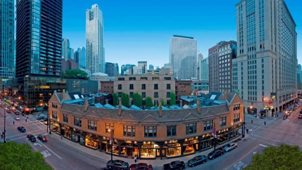 Embassy Suites by Hilton Chicago Downtown River North - photo 18