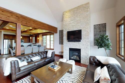 Moose Hill 59 — 4-Star Luxury Hotel in Big Sky, United States