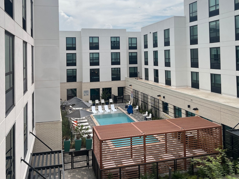 Hampton Inn by Hilton Austin East Side 5th Street - photo 29