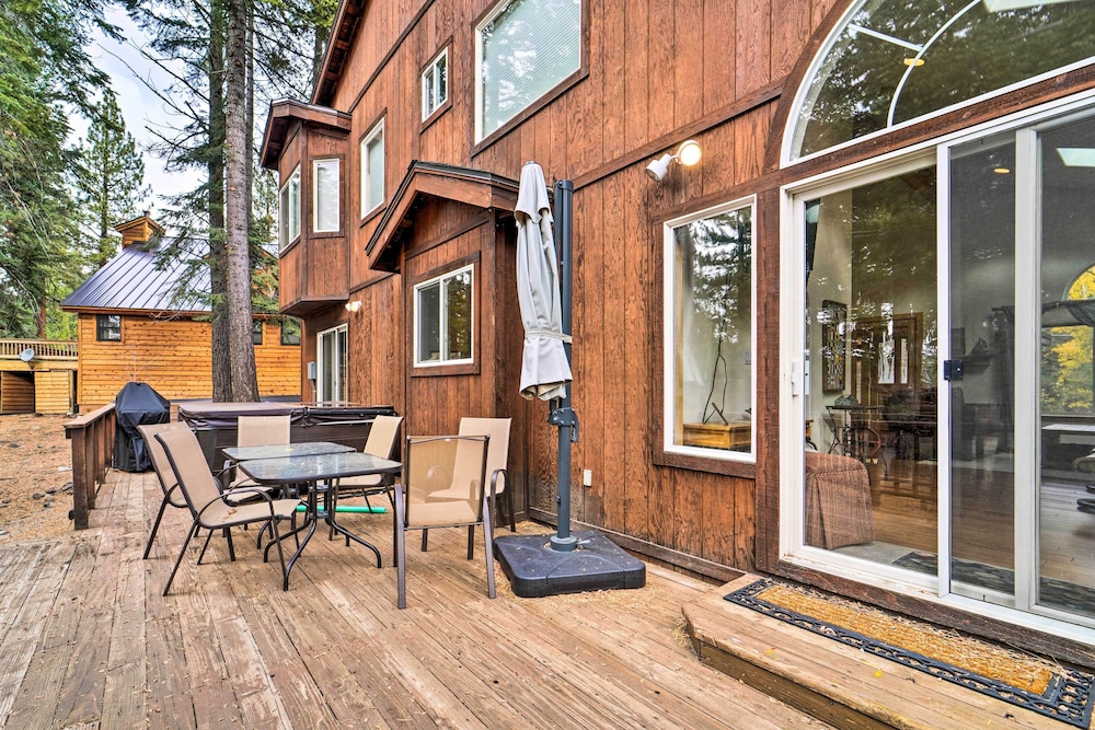 Tahoe Donner Retreat w Hot Tub & Fireplace - photo 18