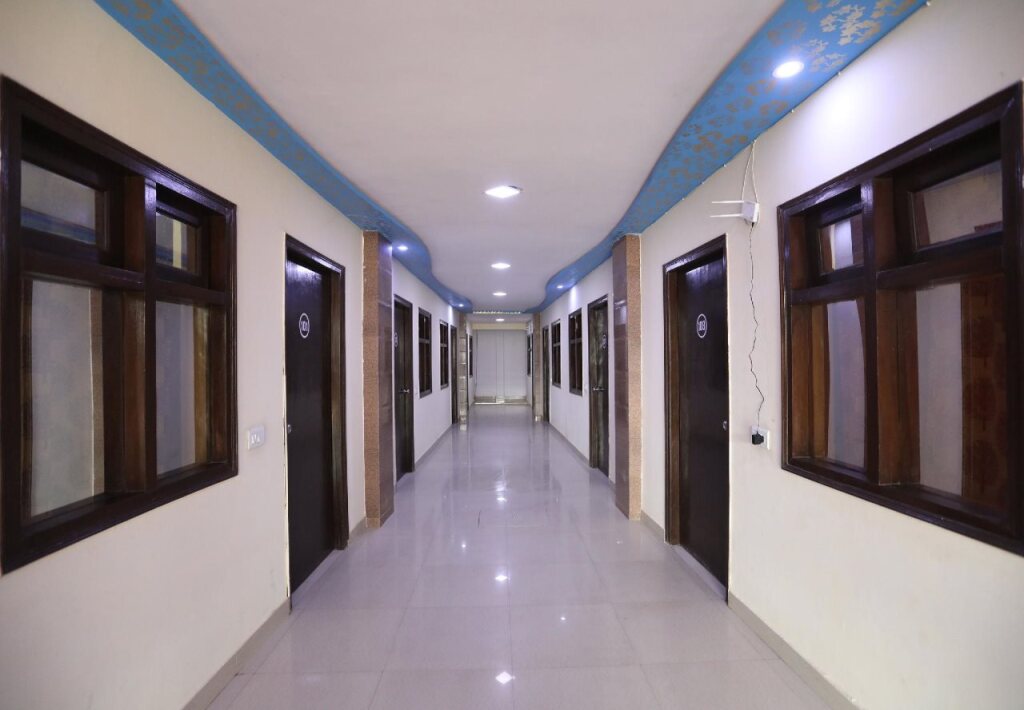 Oyo 11041 Hotel Taj Ansh