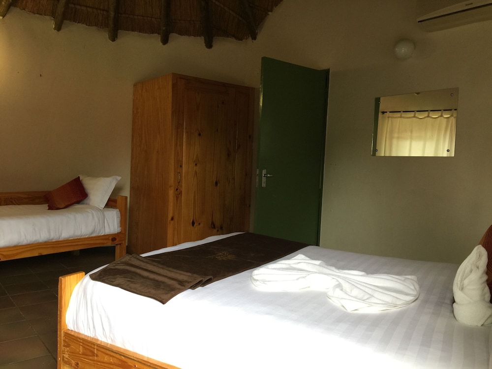 Kgogomodumo Lodge — Kanye — photo 3