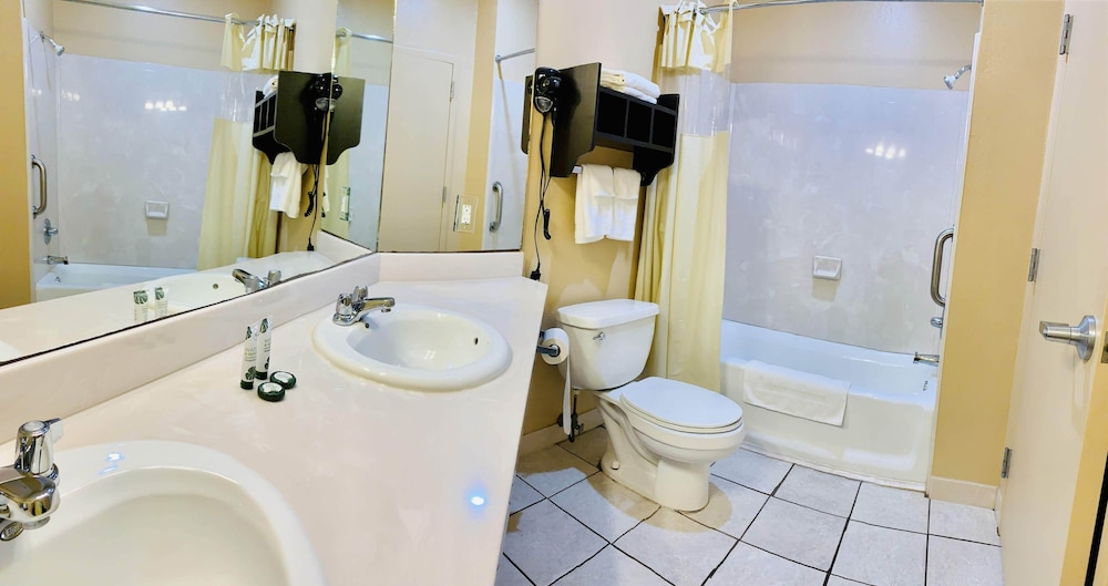Weston Inn & Suites - photo 29