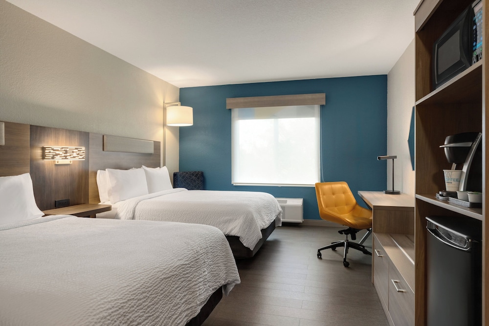 Holiday Inn Express & Suites Fort Lauderdale Airport South by IHG - photo 7