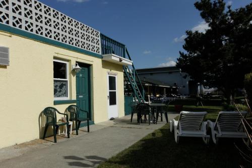 The Buckingham Motel Adults only - photo 29