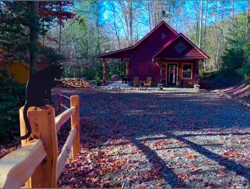 Boutique Mountain Retreat Merrywoods — 4-Star Luxury Hotel in Murphy, United States