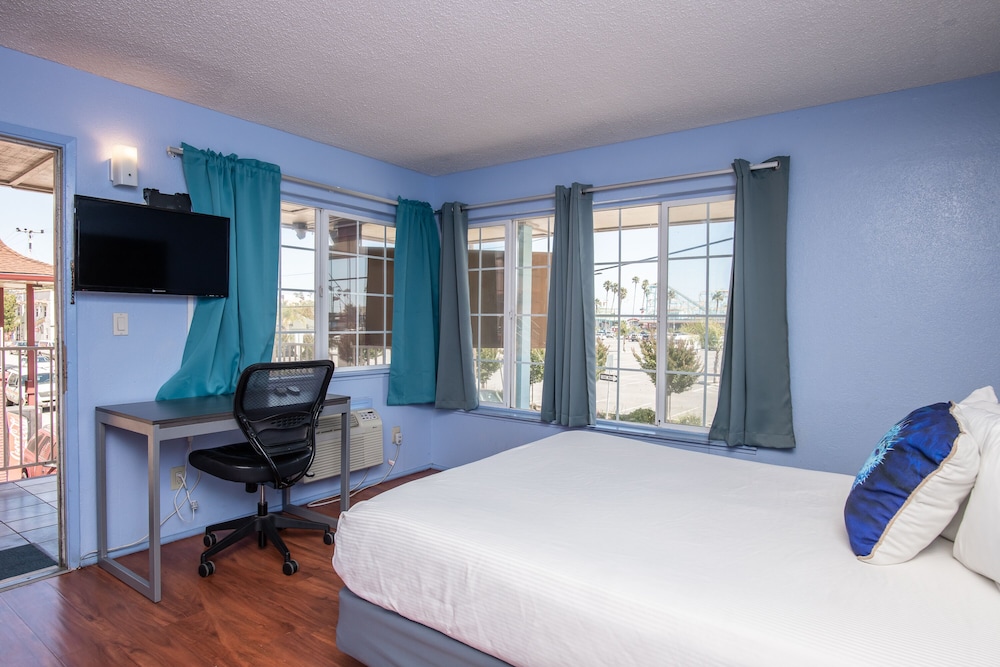 Aqua Breeze Inn - photo 46