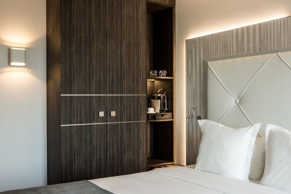 Le Parisis Paris Tour Eiffel — 4-Star Luxury Hotel in Paris, France