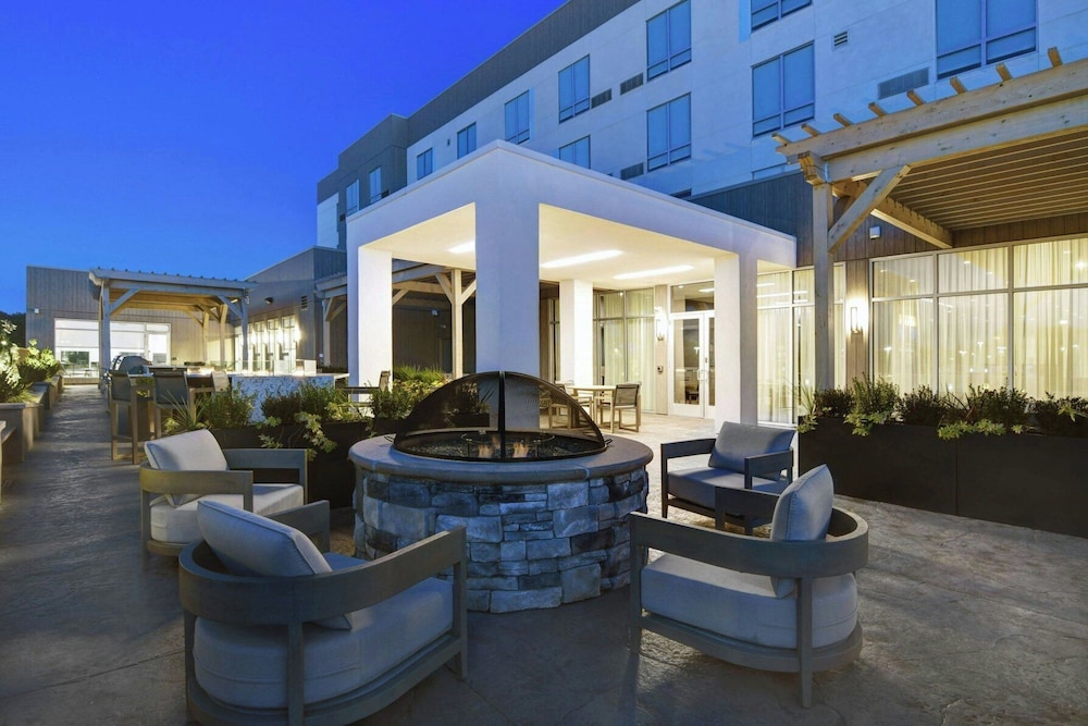 Courtyard by Marriott Hamilton - photo 24