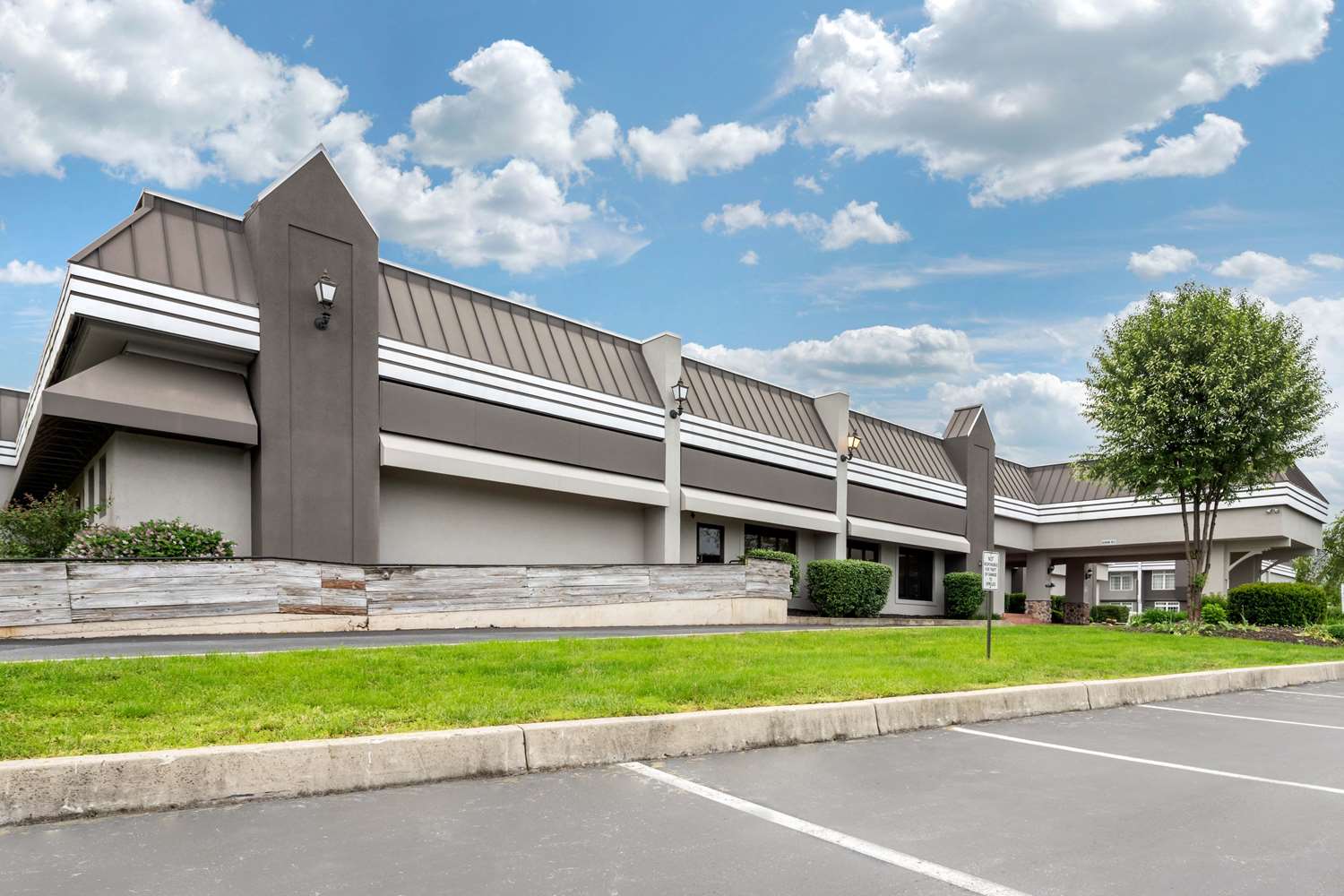Clarion Hotel and Conference Center Harrisburg West - photo 23